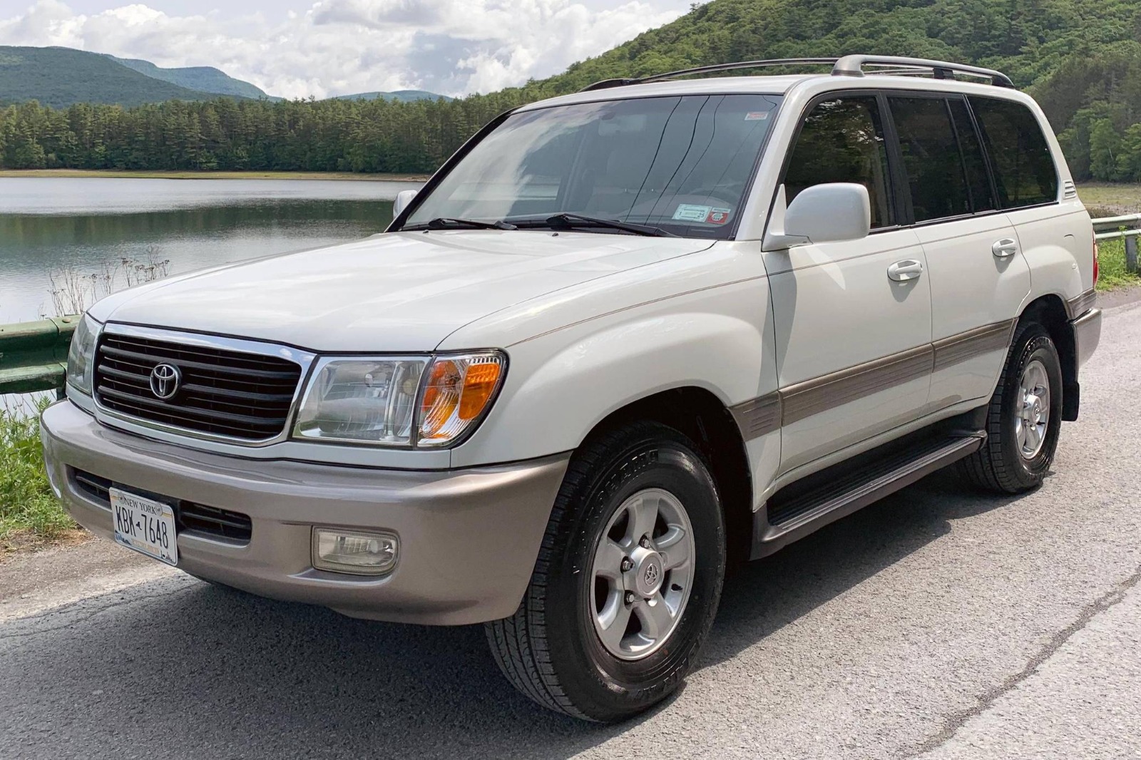 Rent Land Cruiser V8 in Entebbe from $80 per day